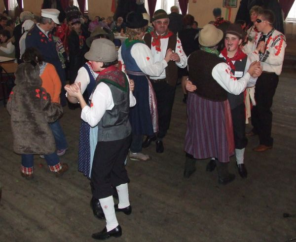 Tanz der Masken beim Petersberger Fasching 2008 (Foto von: petersberg.blogspot.com)