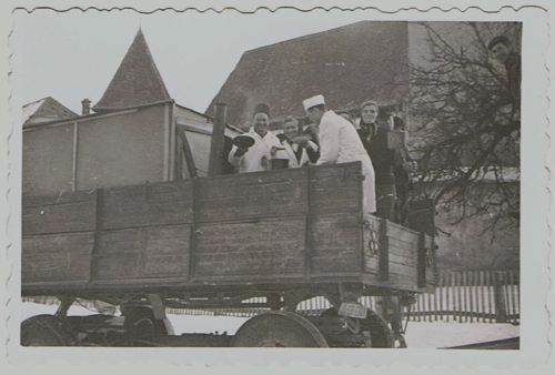 Backen von Pfannkuchen am Geschworenen Dienstag in Probstdorf (Foto: Tidi Hügel, Datum unbekannt)