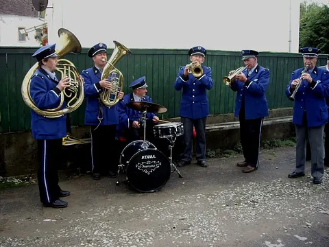 Kronenfest Kerz – Die Probstdorfer Blaskapelle spielt auf